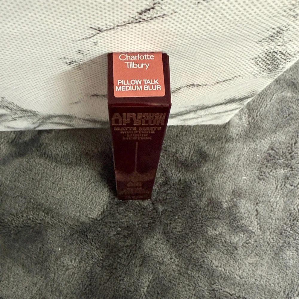 NIB .22oz Charlotte Tilbury Airbrush Lip Blush -Medium pillow talk